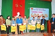 Tặng quà Tết cho công nhân cao su